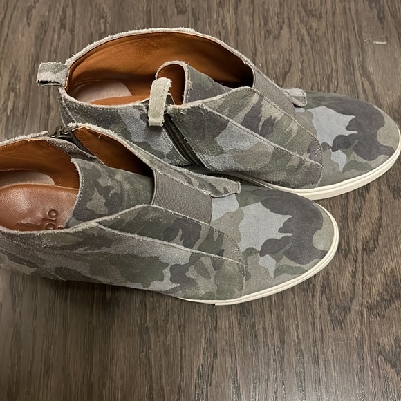 Linea Paolo Felicia suede gray camo Hidden wedge bootie sneaker size 9 - Picture 2 of 4